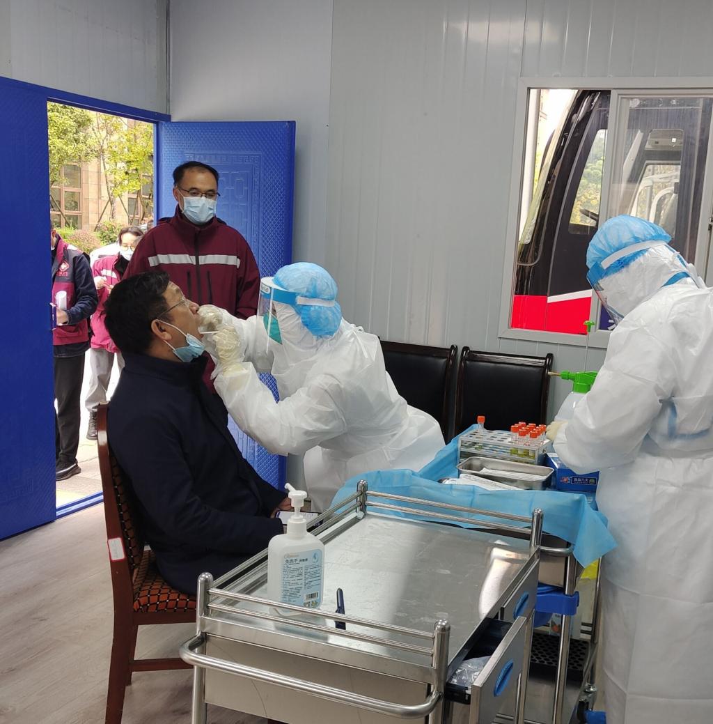 采样张余,右一谯瑞